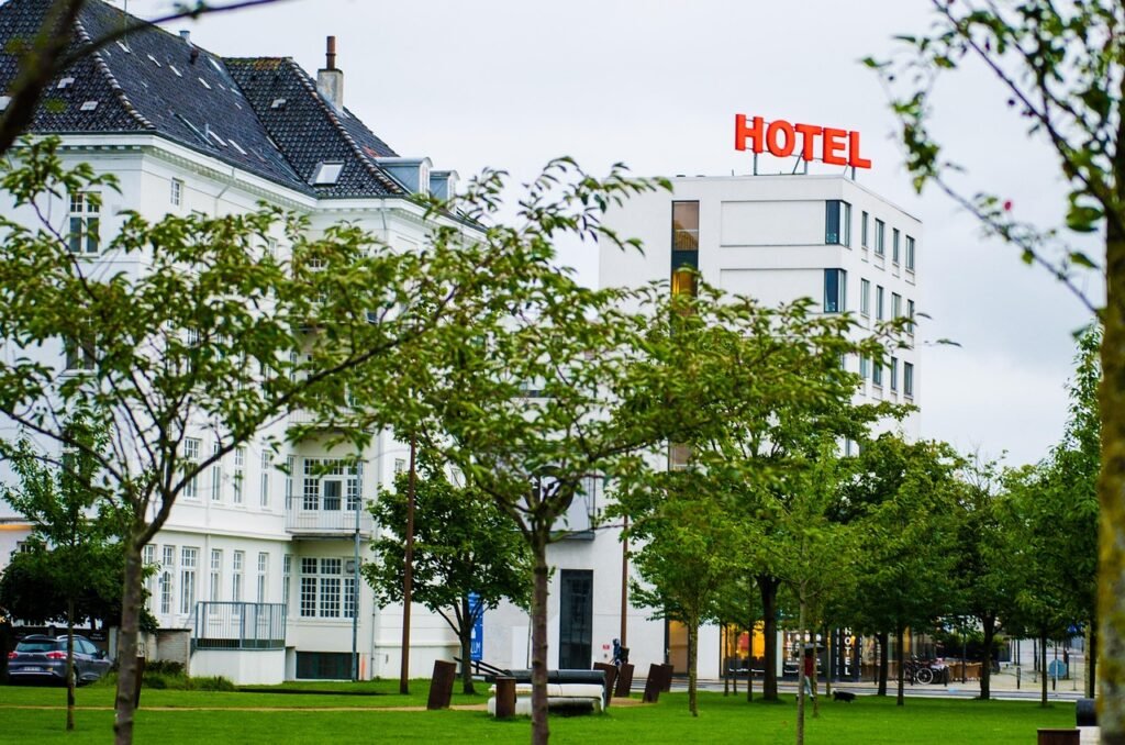 hotel, park, summer, travel, holiday, building, architecture, nature, city, vacation, outdoors, tourism, relax, green, business, leisure, green business, green city, green relax, green building, green company, green hotel