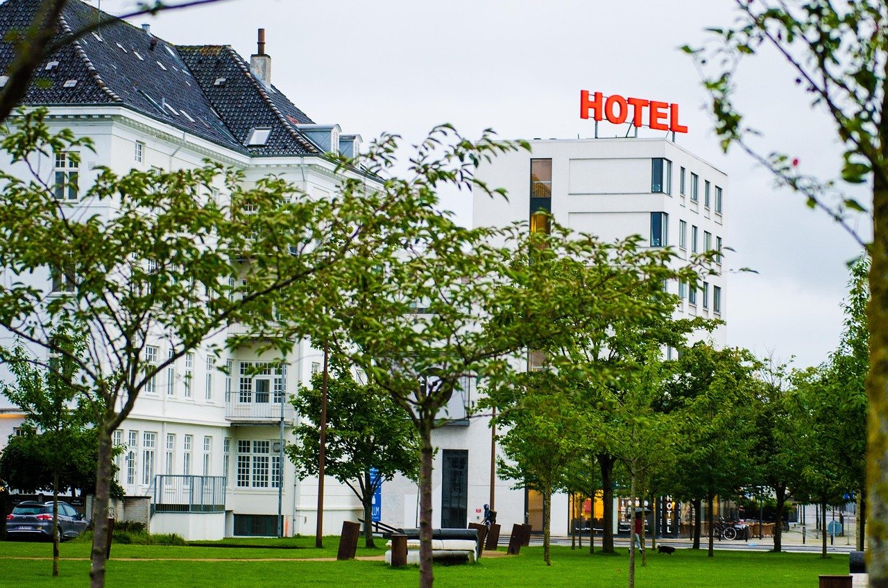 hotel, park, summer, travel, holiday, building, architecture, nature, city, vacation, outdoors, tourism, relax, green, business, leisure, green business, green city, green relax, green building, green company, green hotel