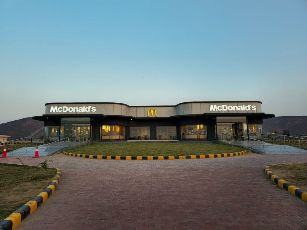 pexels-photo-23534111-23534111 Front view of a McDonald's restaurant in Baghola, India at sunset.